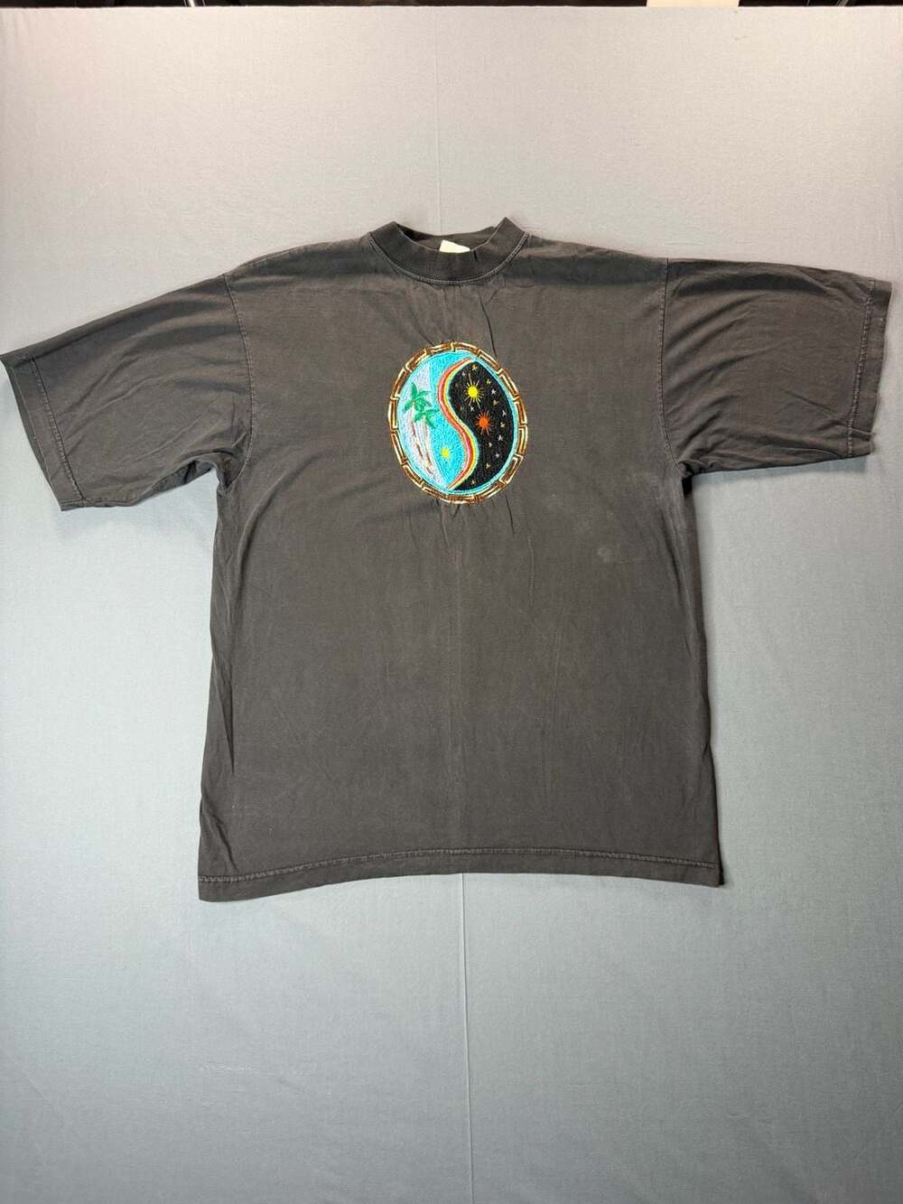 Vintage 90s Povale Embroidered Yin Yang Palm Tree Sun Star Graphic Black T-Shirt